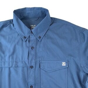 Huk Performance Fishing Shirt Men's Medium Blue Short Sleeve Button Up Vented